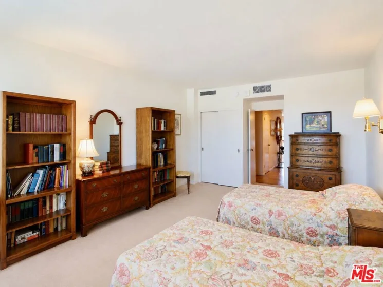 10450 Wilshire Boulevard #10J photo 26