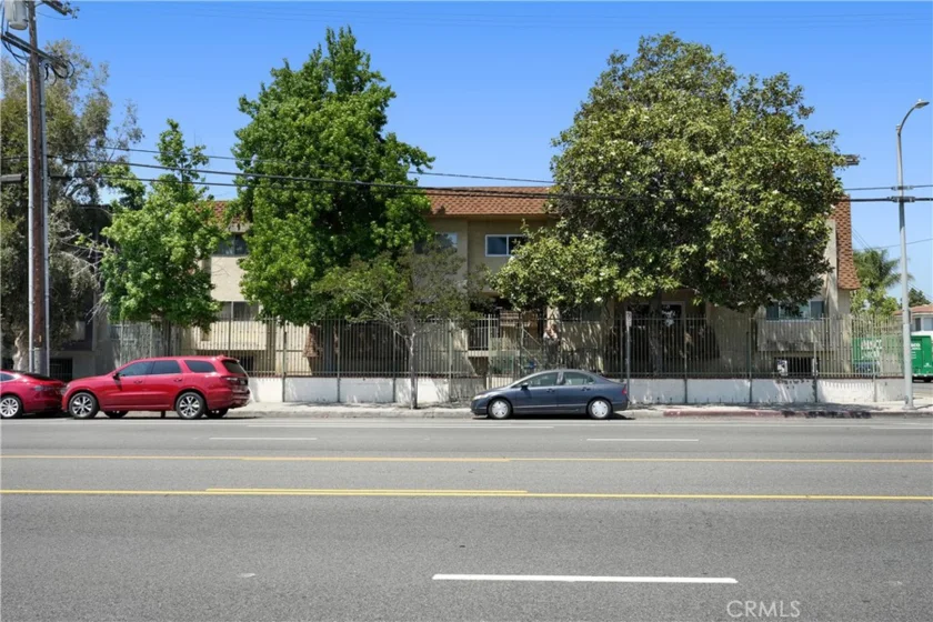 6255 Woodman Avenue #103 photo 1