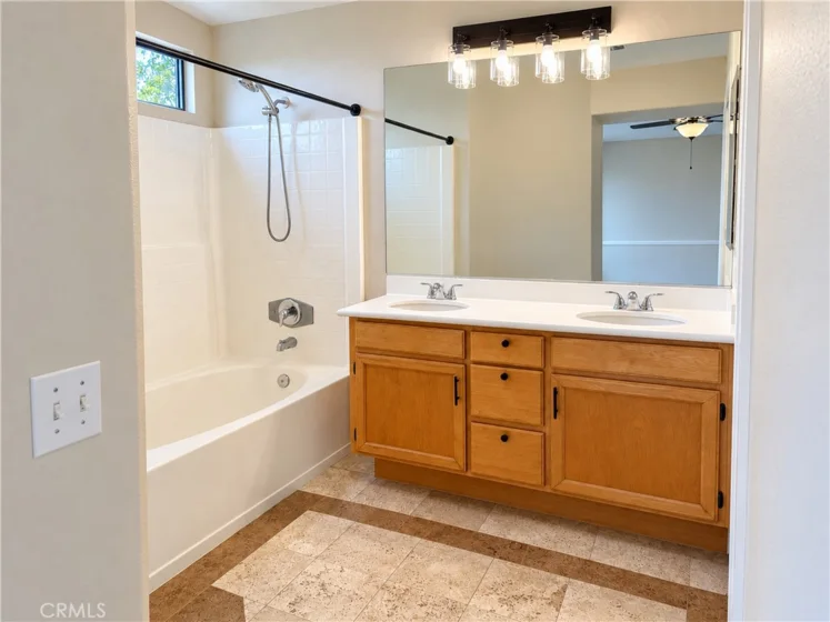 16 Torres Pointe photo 13