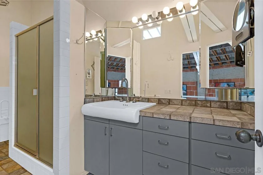 843 10th Avenue #Unit D photo 4