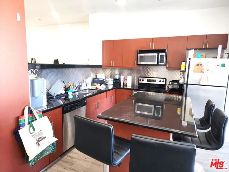 3810 Wilshire Boulevard #1706 photo 10