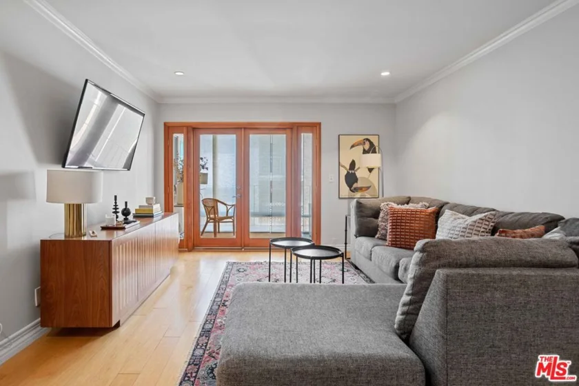 705 Westmount Drive #209 photo 1