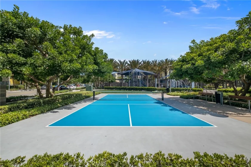 4600 Rivington photo 37