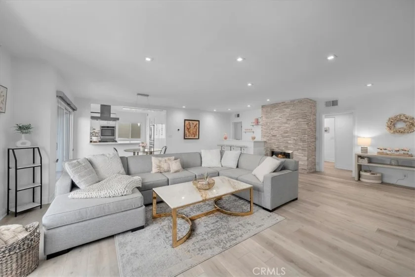 1828 Holmby Avenue #201 photo 1