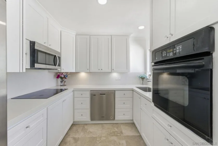 2352 Torrey Pines Rd Unit 9 photo 7
