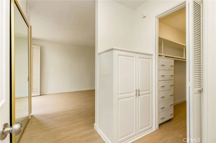5216 Yarmouth Avenue #105 photo 18