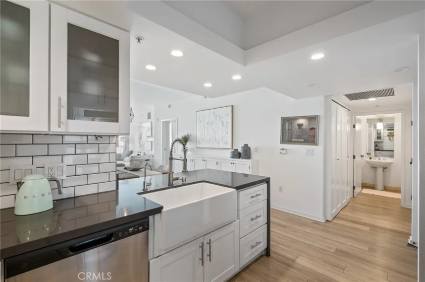 13700 Marina Pointe #611 photo 4