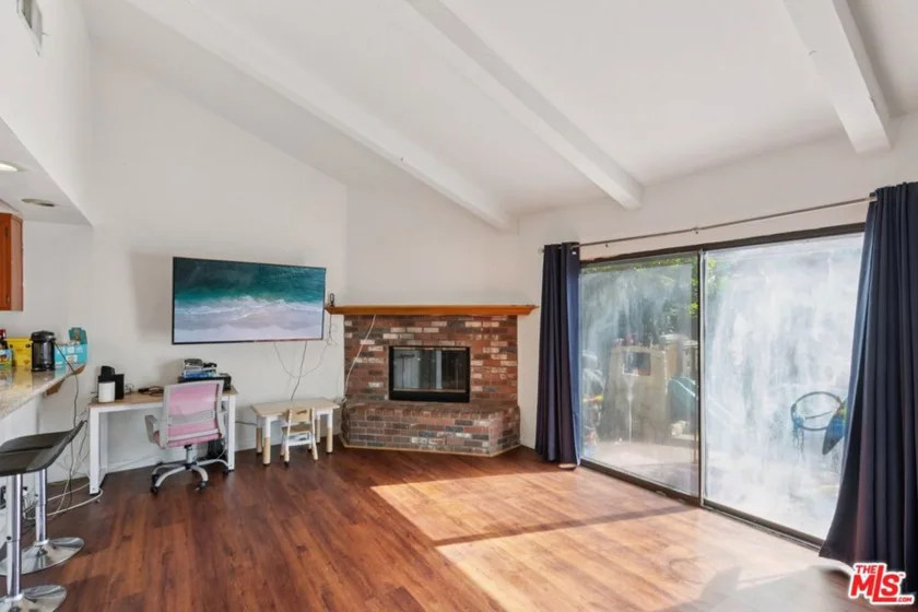 18424 Keswick Street #12 photo 2