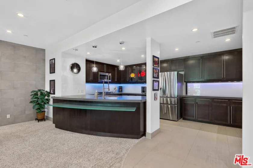 324 N Palm Drive #404 photo 15