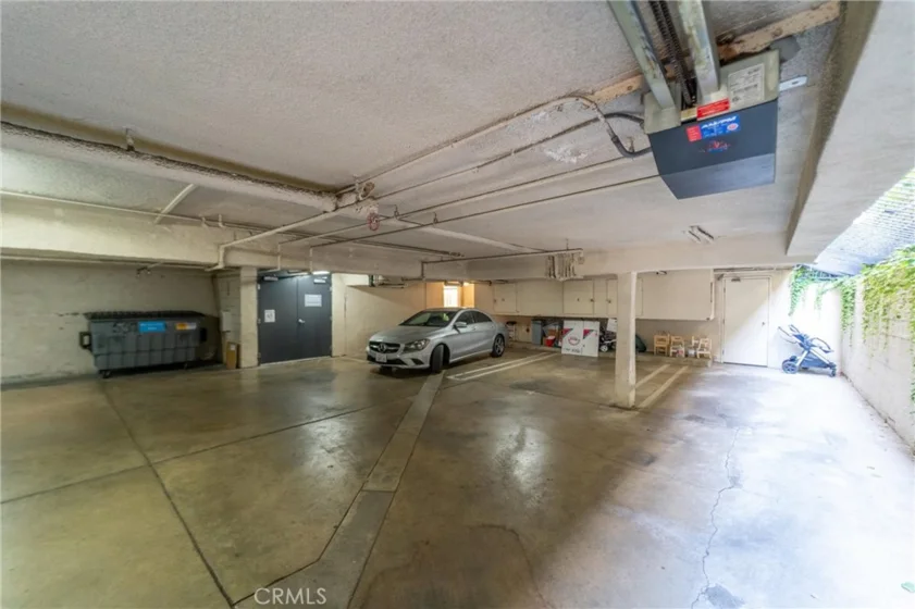551 W Stocker Street #3 photo 31