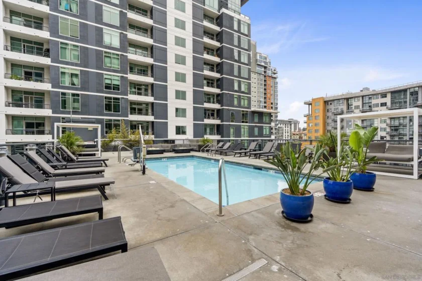 425 W Beech Street #314 photo 26