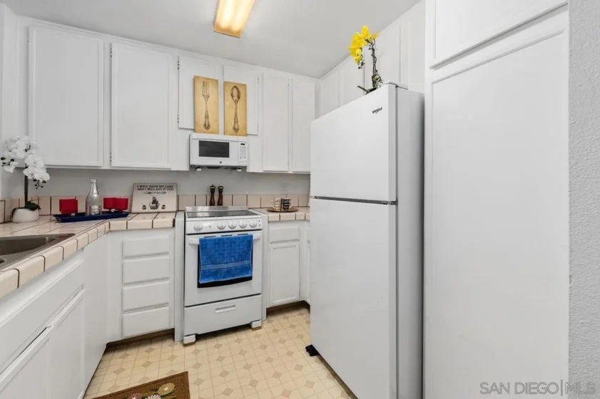 3980 Faircross Place #25 photo 5