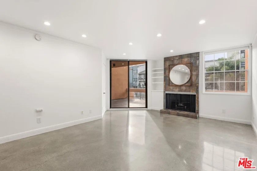 740 N Kings Road #102 photo 12