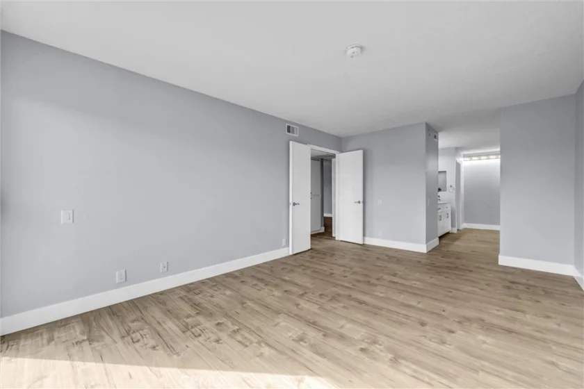2207 Apricot photo 21