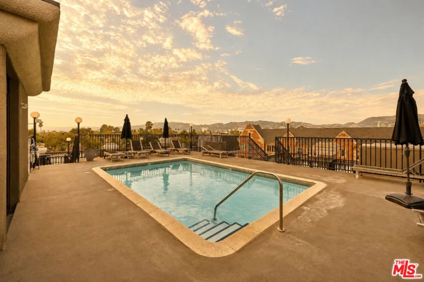 585 N Rossmore Avenue #209 photo 10