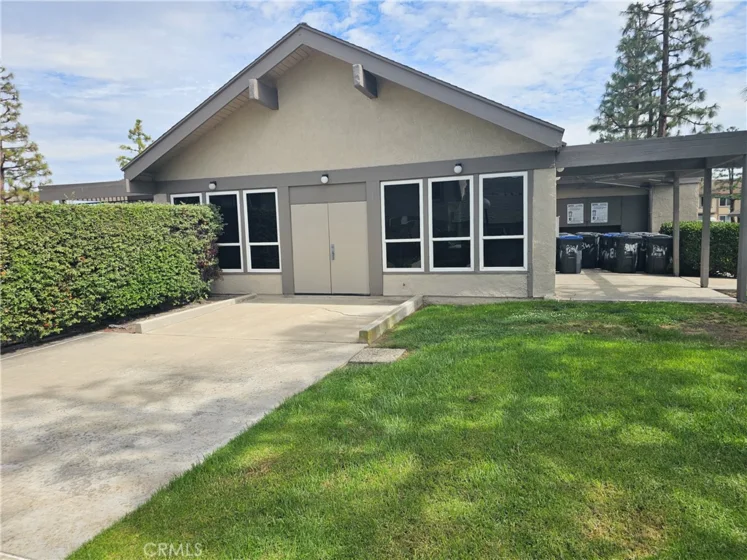2990 Bradford photo 4