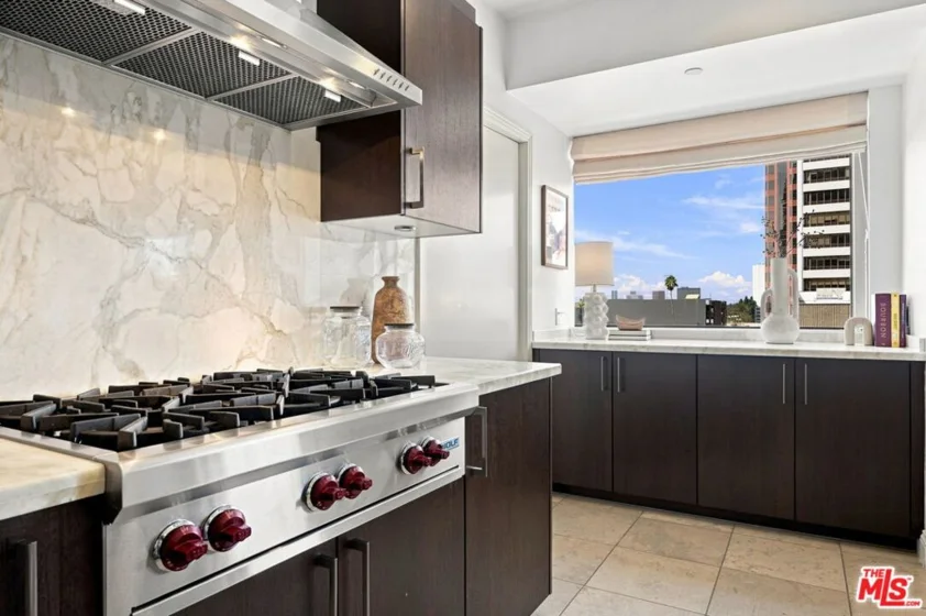 10800 Wilshire Boulevard #403 photo 17