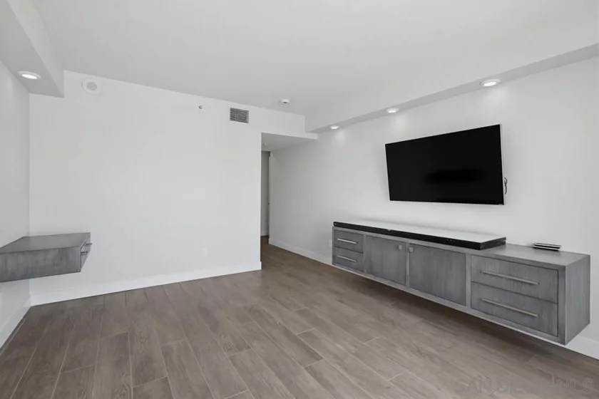 500 W Harbor #905 photo 15