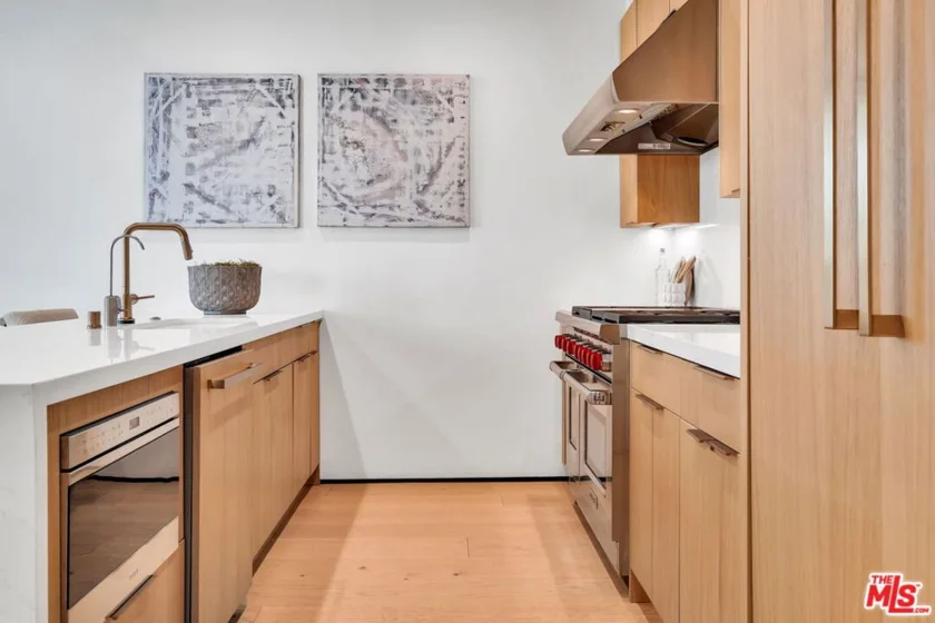 611 Broadway Street photo 20