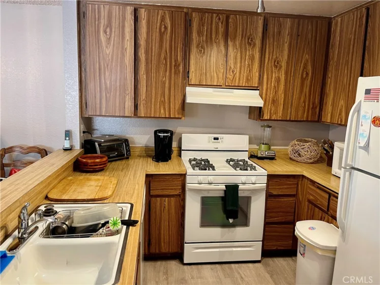 25652 Rimgate photo 3