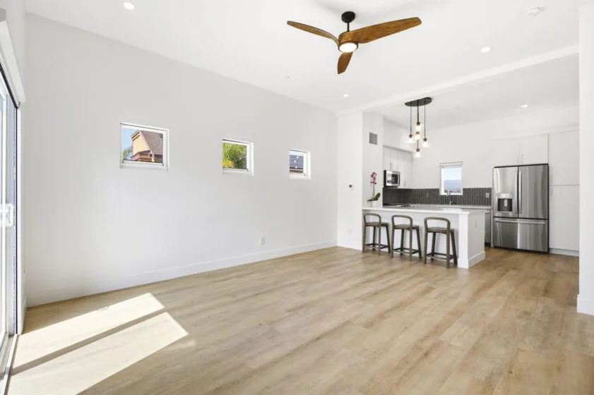 2055 S El Camino Real photo 34