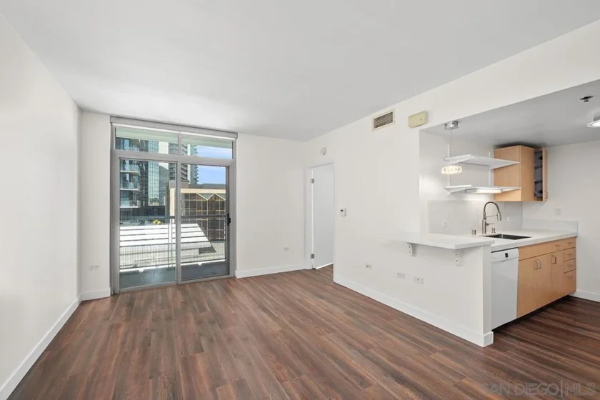 425 W Beech Street #721 photo 24
