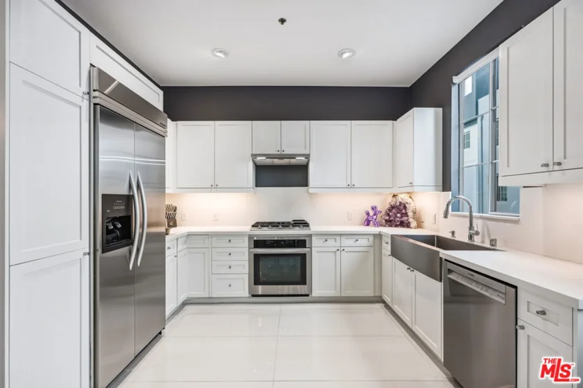 5400 Playa Vista Drive #23 photo 7