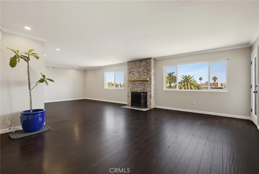 726 Elm Avenue #403 photo 2