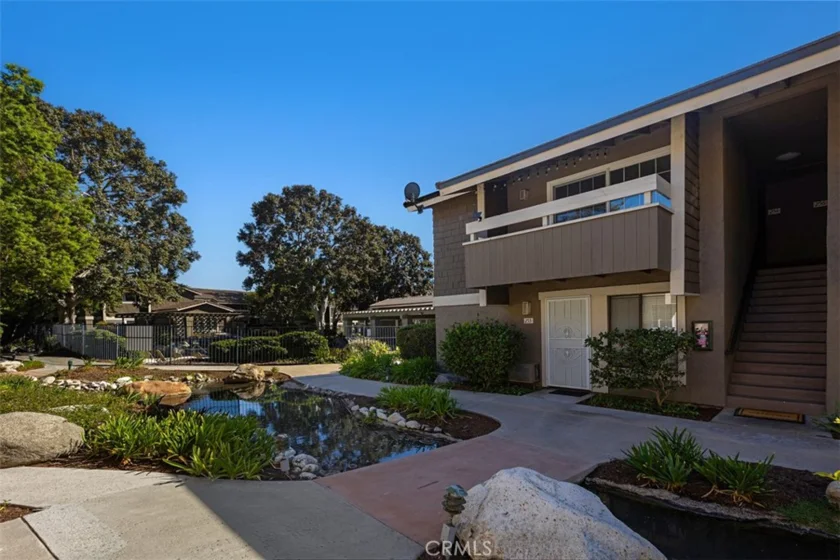 254 Streamwood photo 2