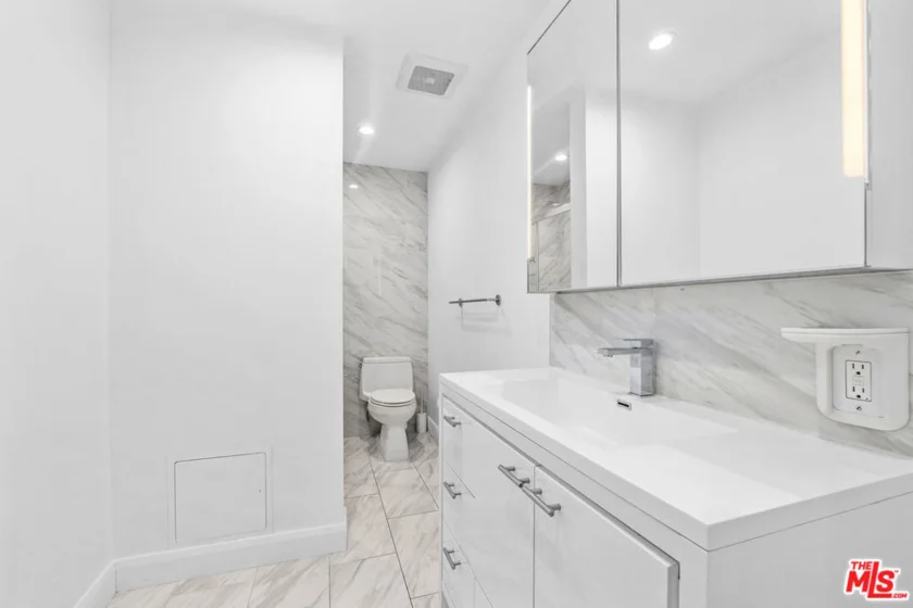 960 Larrabee Street #328 photo 17