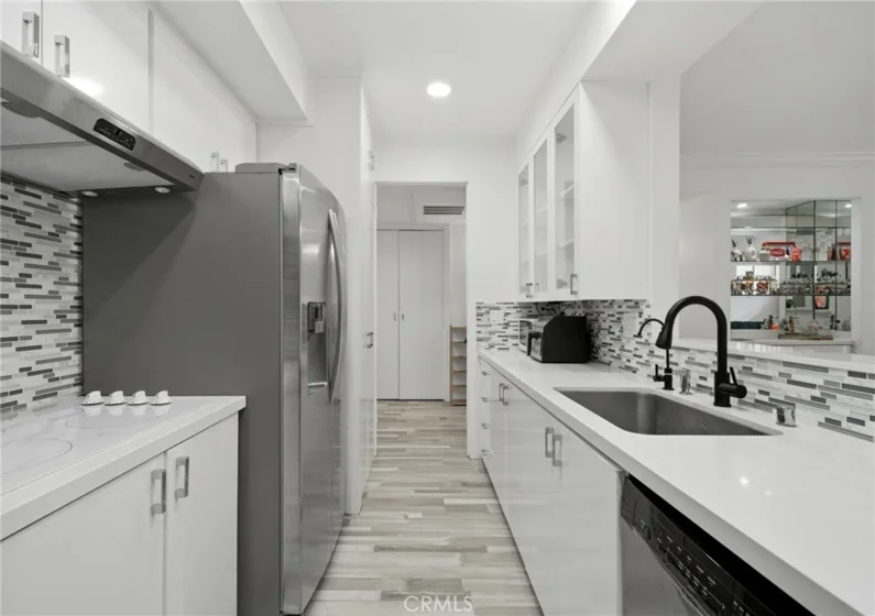 1277 S S Beverly Glen Blvd #107 photo 31