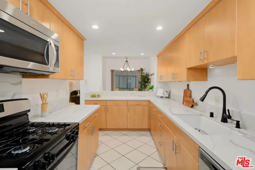 1222 N Kings Road #8 photo 21