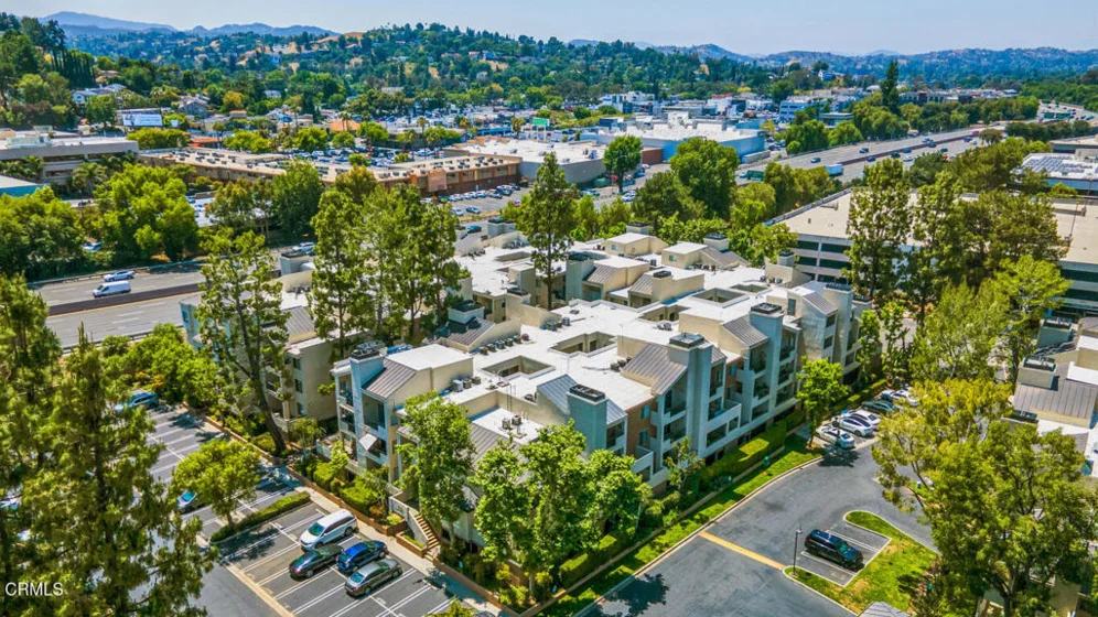 5500 Owensmouth Avenue #104 photo 2