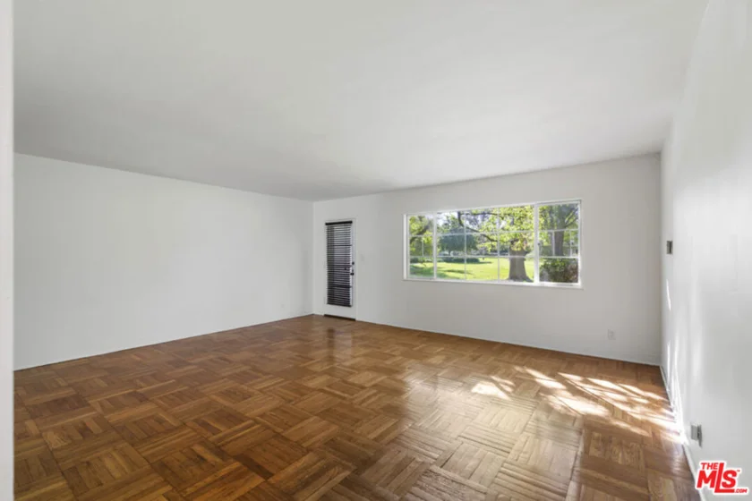 5165 Village photo 11