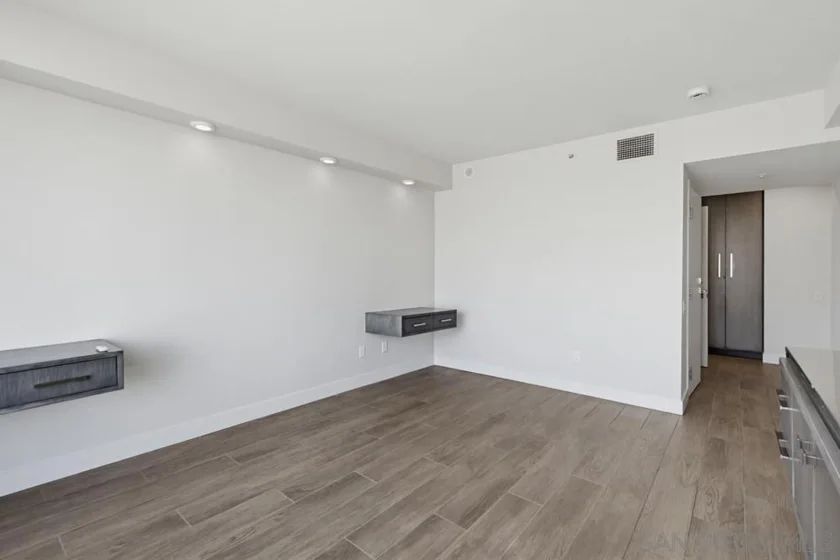 500 W Harbor #905 photo 16