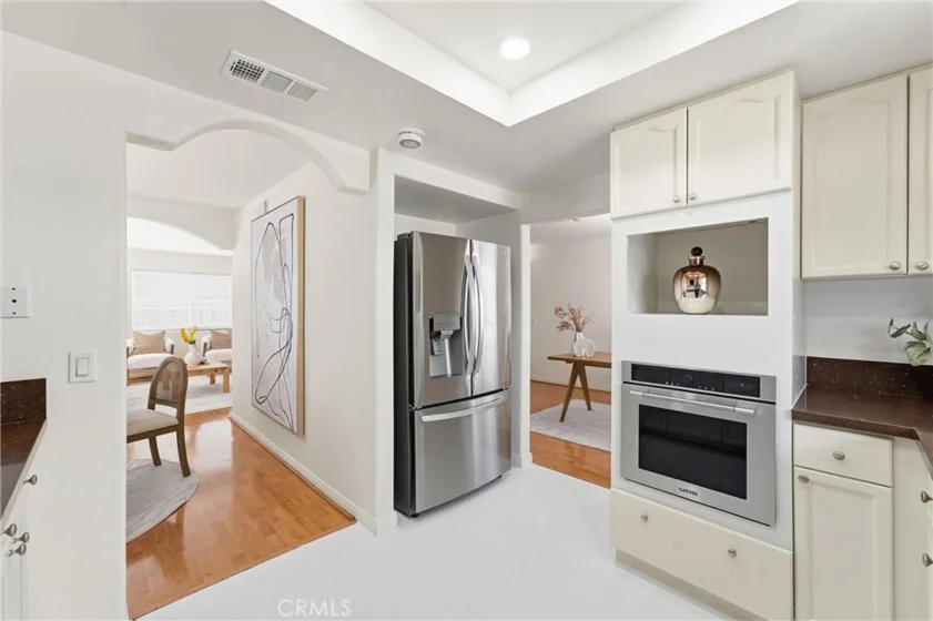 1097 S Marguerita #C photo 6