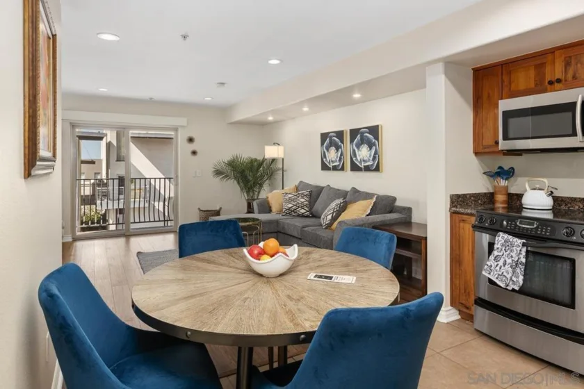 801 W Hawthorn Street #301 photo 33