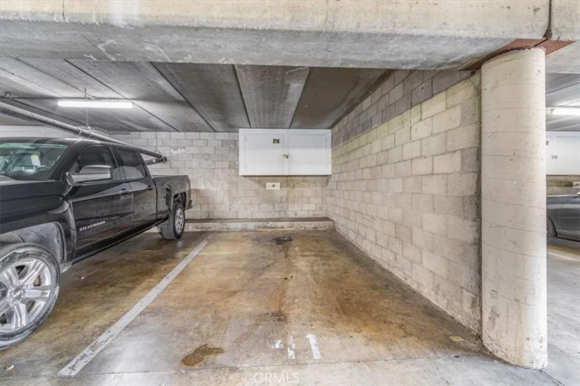 278 N Wilshire #129 photo 36