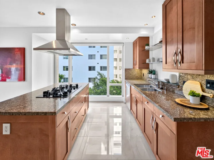 10727 Wilshire Boulevard #404 photo 19