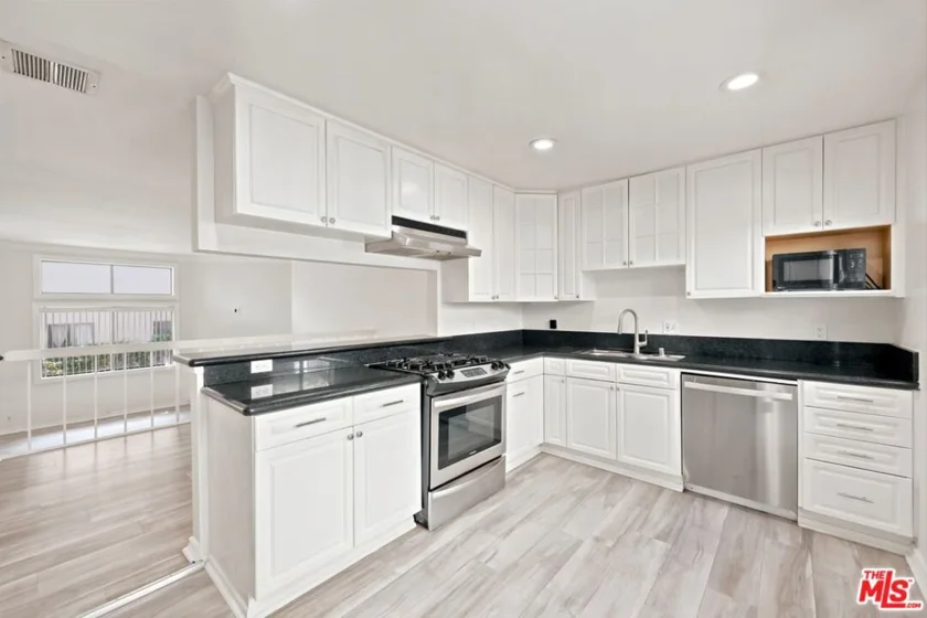 14937 Sherman Way #2 photo 19