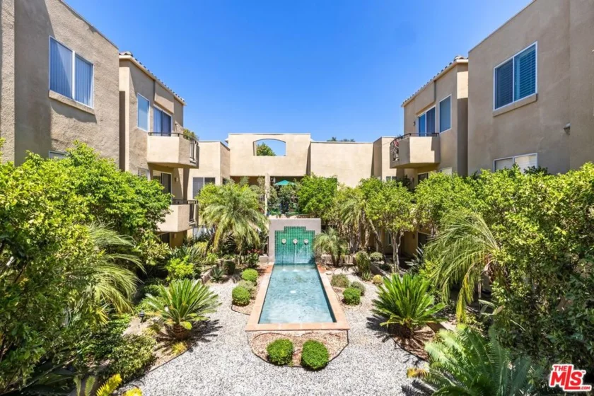 12633 Moorpark Street #208 photo 1