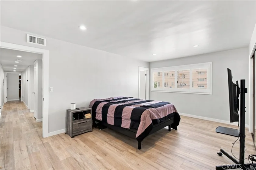 5354 Lindley Avenue #209 photo 21