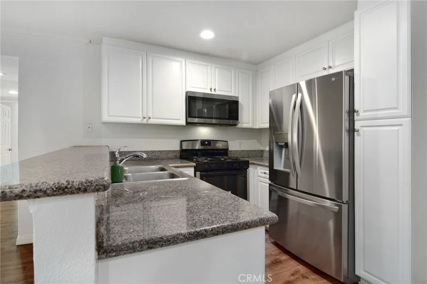 5525 Canoga Avenue #124 photo 2