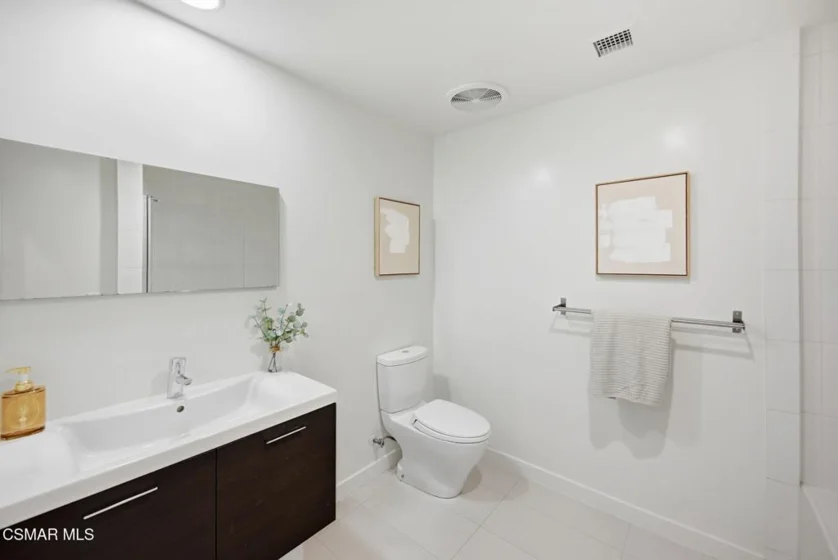 5016 Bakman Avenue #104 photo 31