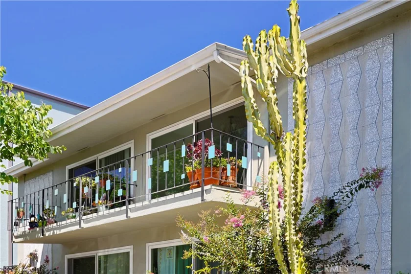 1405 E 1st #10 photo 33