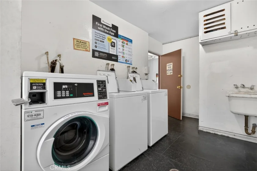 5412 Lindley Avenue #322 photo 29
