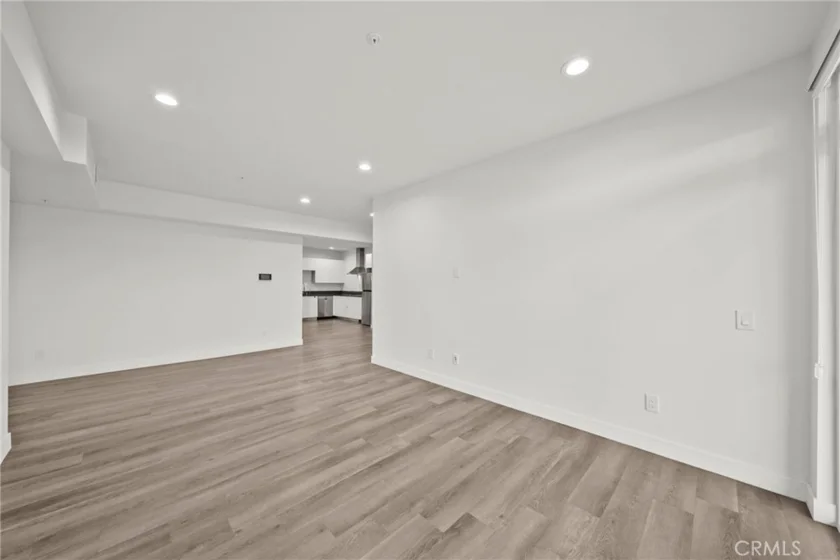 900 S Kenmore Avenue #504 photo 26