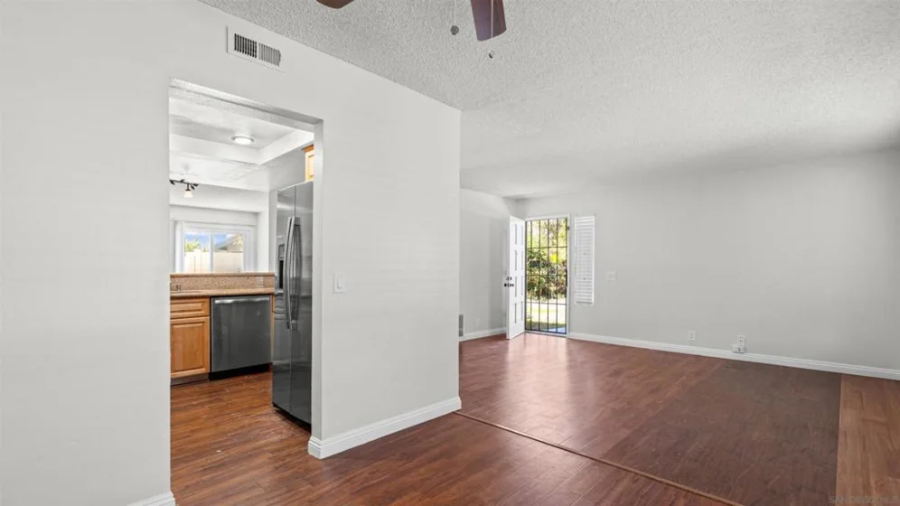1629 Manzana Way photo 6
