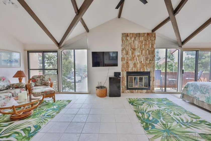 835 D Avenue #4 photo 24