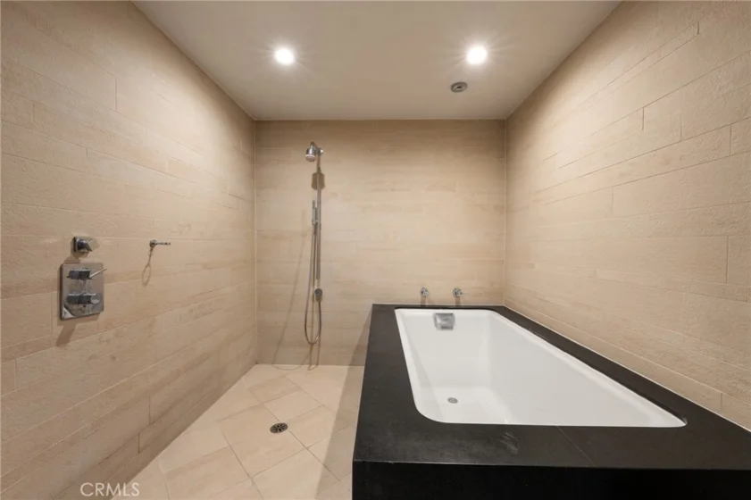 1037 N Laurel Avenue #11B photo 25